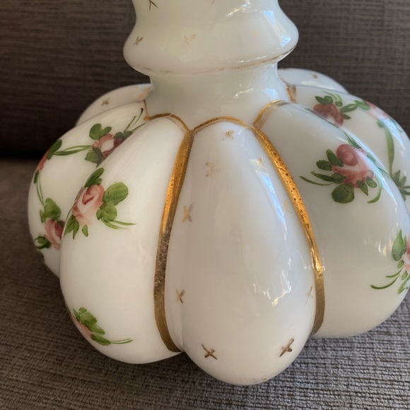 RARE Fenton Silver Crest Hand Painted 1940’s Charleton Roses Bow Tie Melon Vase - Picture 7 of 15